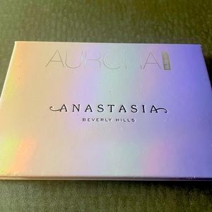 Anastasia of Beverly Hills Glow Kit in Aurora